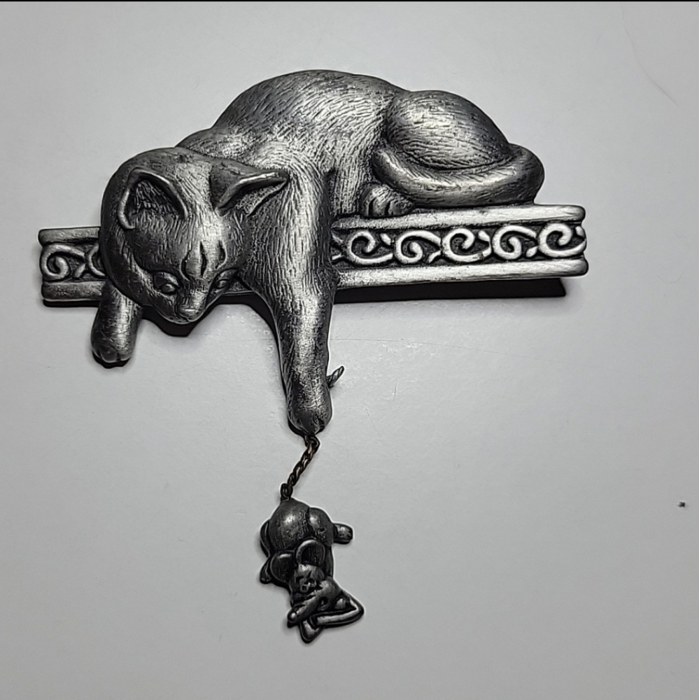 JJ JONETTE Pewter Cat Catching Mouse Pin Brooch